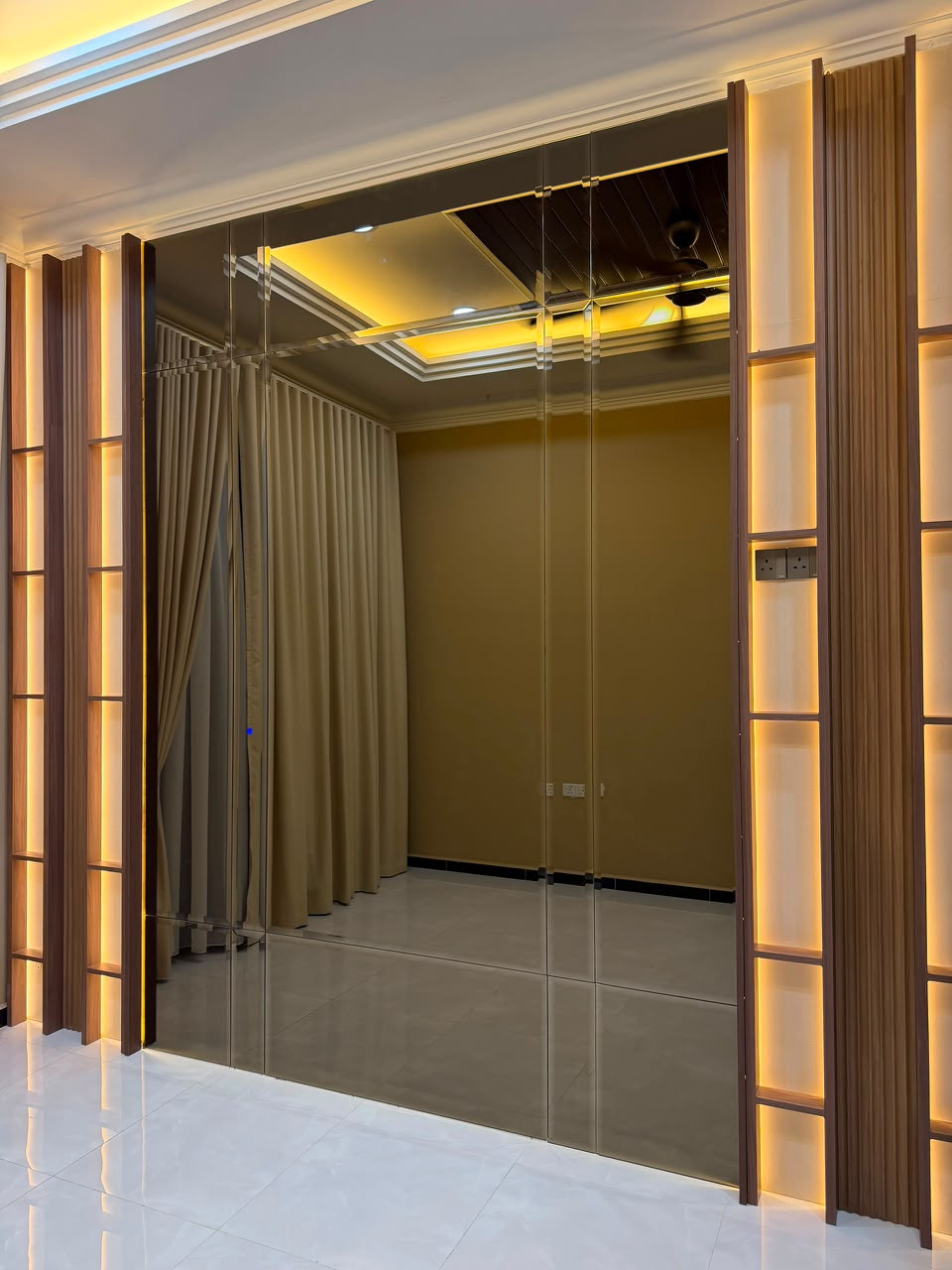 Kabinet Cermin & Wall Panel