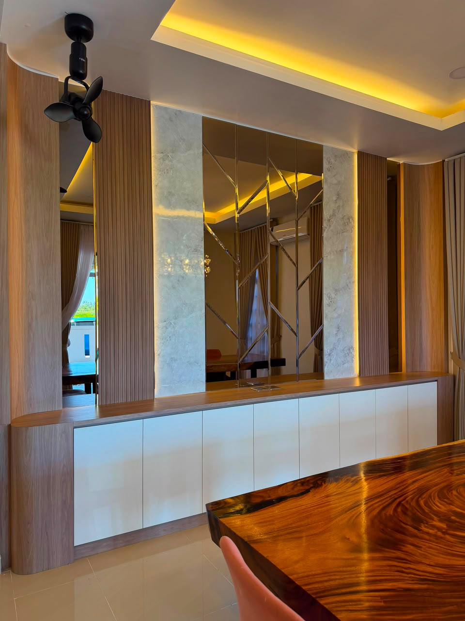 Wall Panel Dengan Bevel Mirror