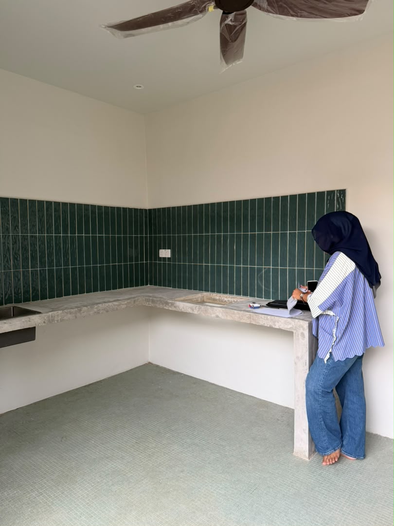 Sebelum — ruang asal sebelum pemasangan kabinet