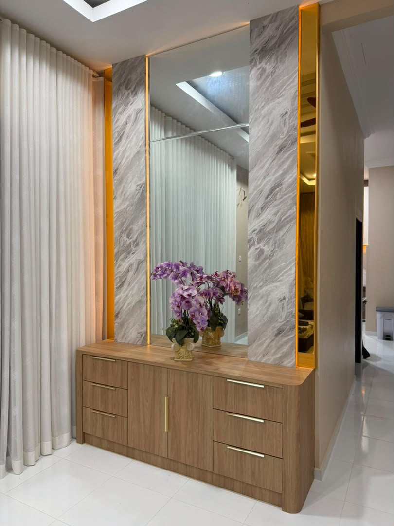 Wall Panel Dengan Bevel Mirror